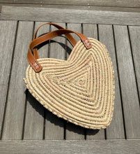 Load image into Gallery viewer, Daria heart bag