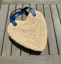 Load image into Gallery viewer, Daria heart bag