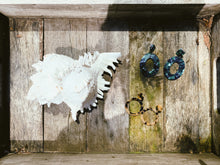Carica l'immagine nel visualizzatore di Gallery, Daria Acrylic Earrings